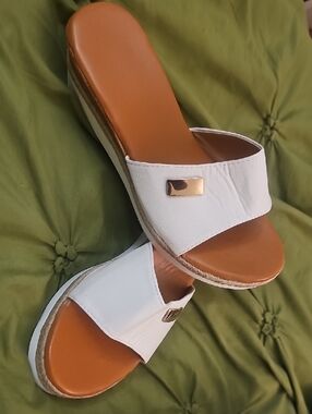 Women’s White Slide Sandals with Tan Footbed